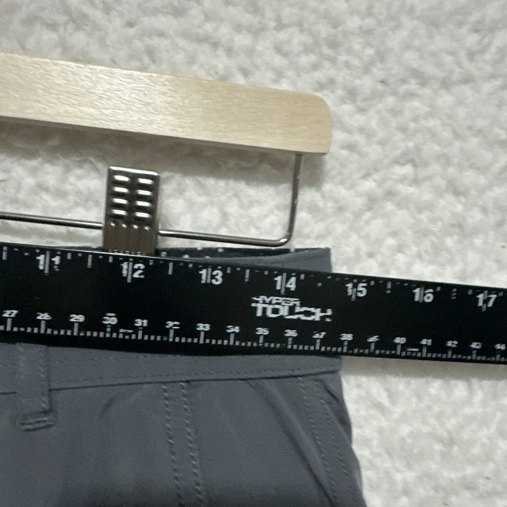 LULULEMON ATHLETICA‎ Men's Size 30 Gray Shorts Stretch Pockets Belt Loops Logo
